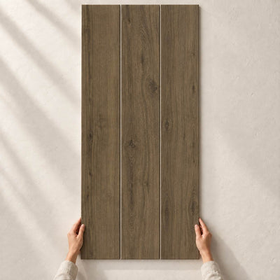 Nodo Ebony Structure Matt 120x20cm – three wood-effect porcelain planks side by side with hands – product render