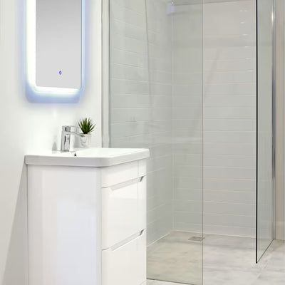 Eve White Gloss – lifestyle